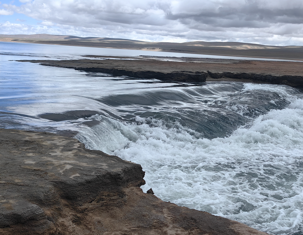 Climate Change Accelerates River–Lake System Reorganization on the Tibetan Plateau