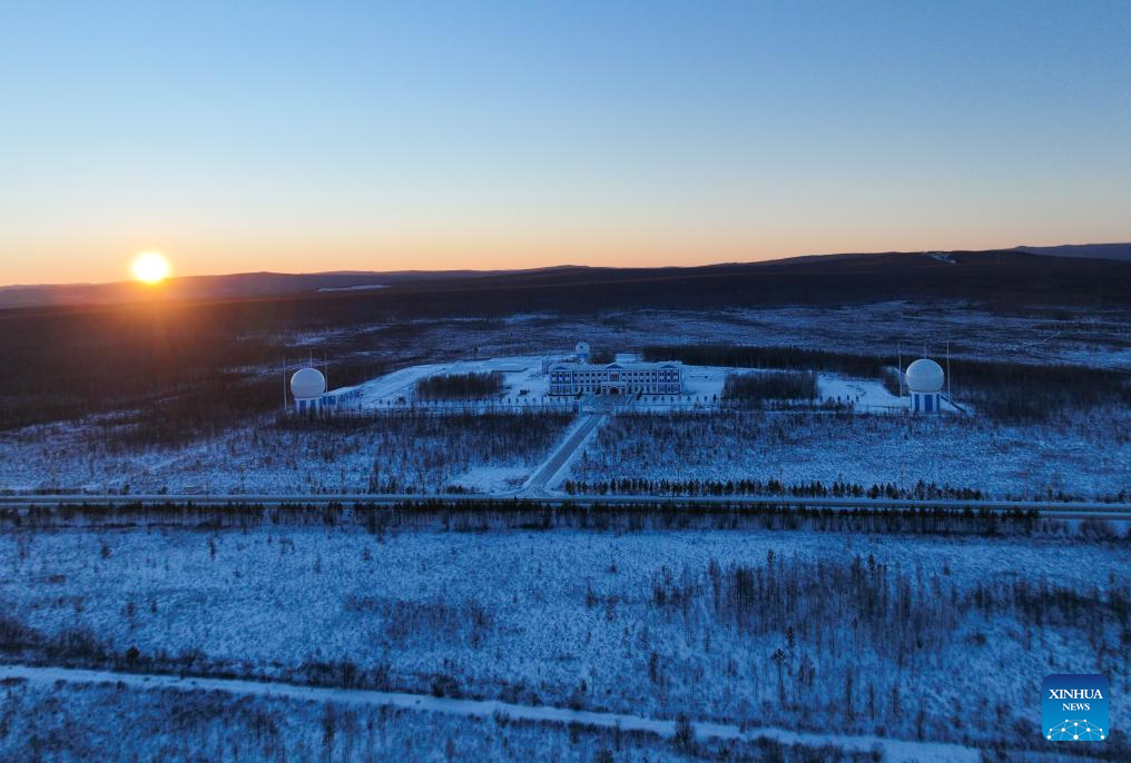 Engineers Maintain Satellite Data Receiving System in NE China